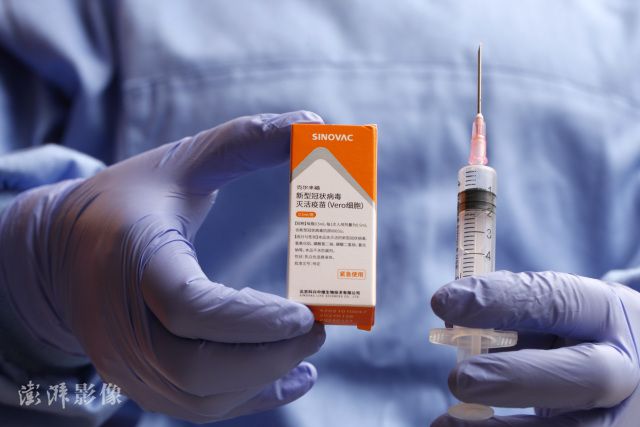 张文宏：靠新冠疫苗来获得自由是全世界的常态
